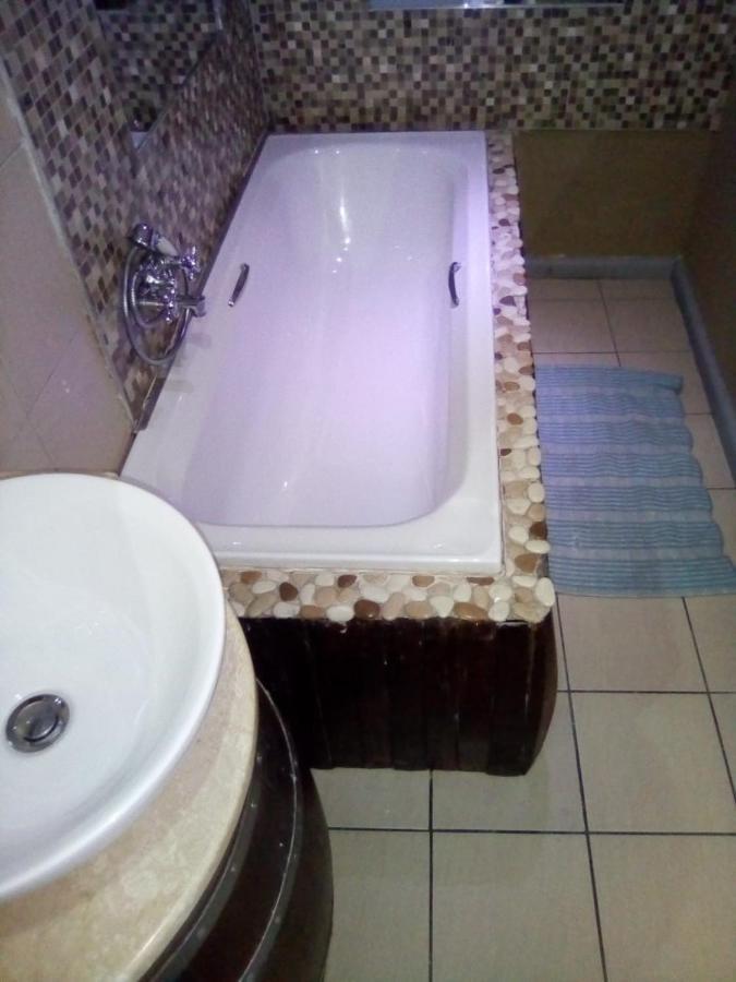 Bread And Barrel Guesthouse Bellville Ciudad del Cabo Exterior foto