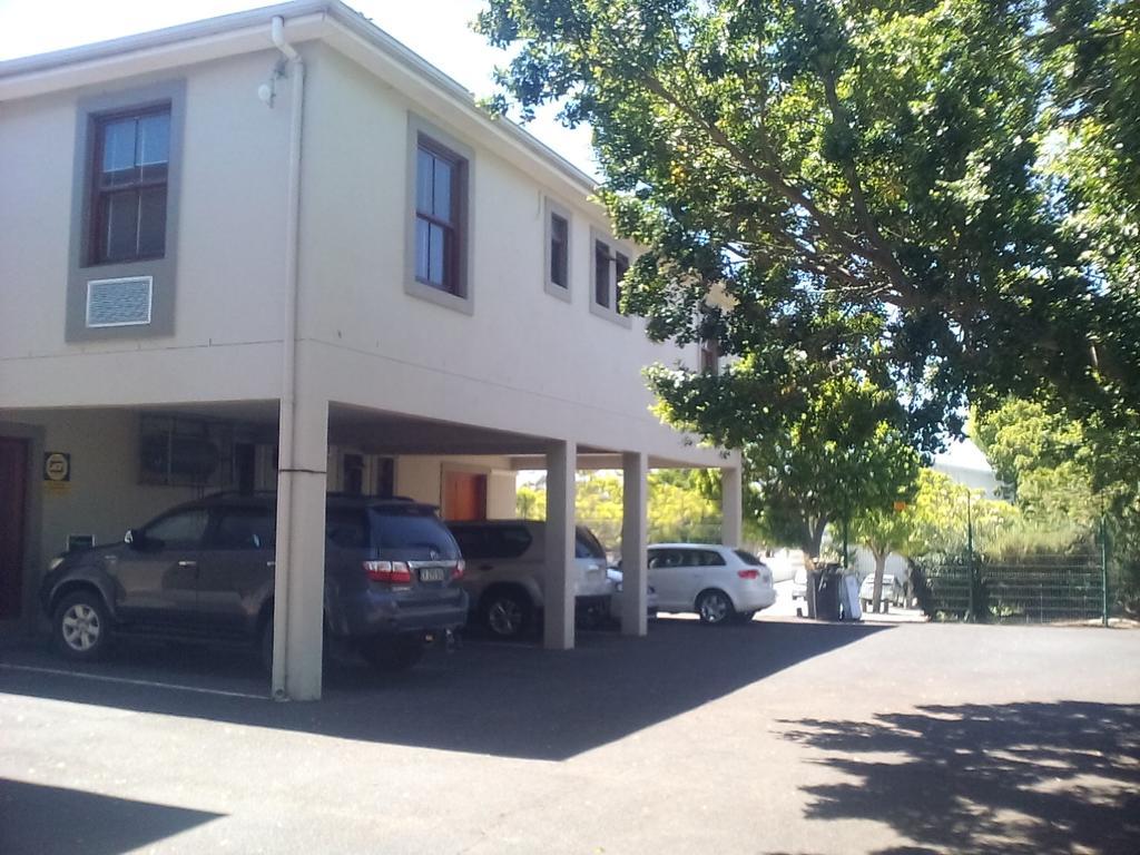 Bread And Barrel Guesthouse Bellville Ciudad del Cabo Exterior foto