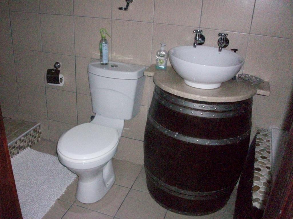 Bread And Barrel Guesthouse Bellville Ciudad del Cabo Habitación foto